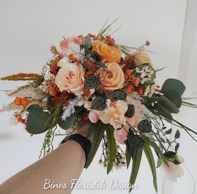 Bines Floristik Design (Auftragsmanufaktur für Dauerfloristik), Werkstücke aus Kunst- und Trockenblumen, Blumenladen in Asbach